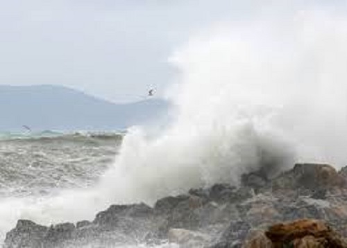 SOS : Επιστρέφει ο χειμώνας – Έρχονται βροχές, καταιγίδες, χιόνια και θυελλώδεις βοριάδες (pics+vids)