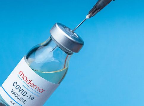 Σε ποιους είναι απαραίτητη η τρίτη δόση του εμβολίου για τον κορωνοϊό – Τι δείχνει έρευνα
