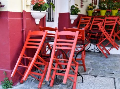Εστίαση : Το Πάσχα πιθανή περίοδος για να ανοίξει σε εξωτερικούς χώρους, λέει ο Γεωργιάδης