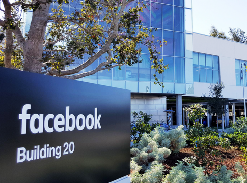 Το Facebook κάνει αλλαγές λόγω ρατσιστικών επιθέσων (pic)