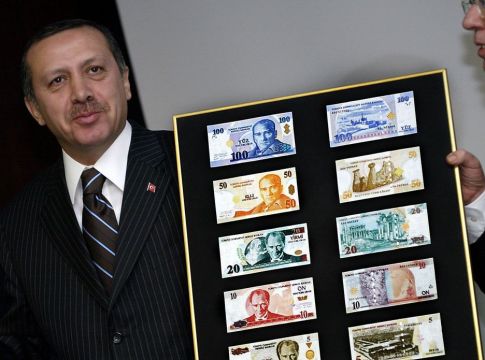 Η «ηλεκτρική καρέκλα» του κεντρικού τραπεζίτη στη δημοκρατία – μπανανία του Ερντογάν