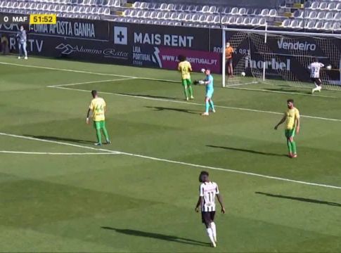 Γκολ με βολέ από την εστία πέτυχε τερματοφύλακας (vid)