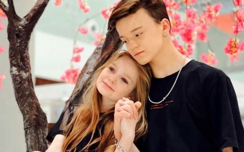 Χάθηκε η λογική : 8χρονη influencer έκανε δεσμό με 13χρονο με τις ευλογίες της μαμάς της