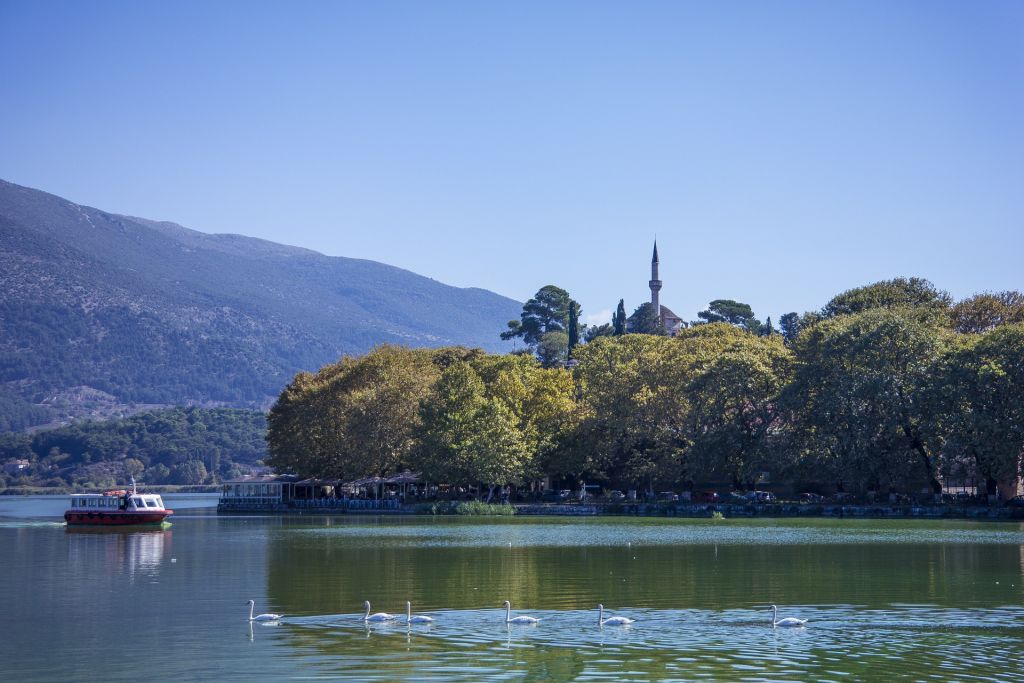 Επιτροπή Λοιμωξιολόγων : Εισήγηση για αυστηρό lockdown σε 4 Περιφέρειες και 5 Δήμους