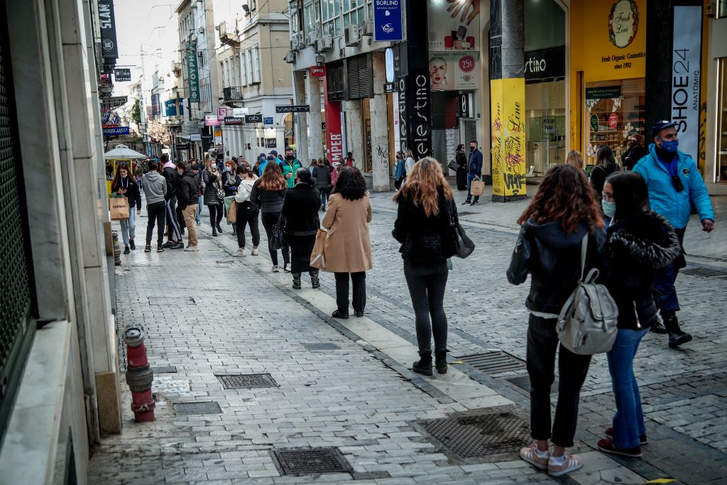 Τα πάνω – κάτω στο λιανεμπόριο : Ψώνια με πρωτοφανείς περιορισμούς – Ανά χείρας ρολόγια και GPS