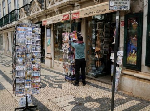 Πορτογαλία : Ανοίγουν σχολεία, βιβλιοπωλεία, κομμωτήρια – Χαλαρώνουν τα μέτρα