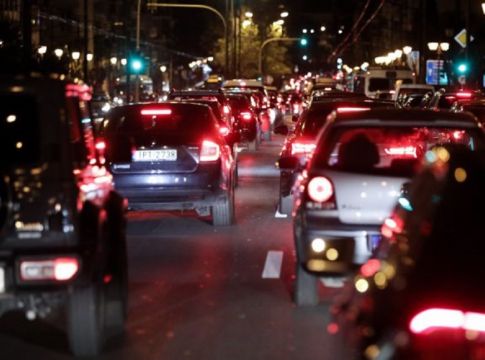 Κορωνοϊός : Σε κλοιό πανδημίας η χώρα – «Κλείδωσε» πιο σκληρό lockdown