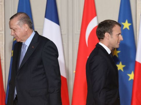 Αντιδρά η Τουρκία: Επικίνδυνες οι δηλώσεις Μακρόν περί ανάμειξης στις γαλλικές εκλογές