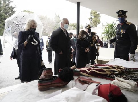 Το δώρο της Κατερίνας Σακελλαροπούλου στον πρίγκιπα Κάρολο για τον… εγγονό του
