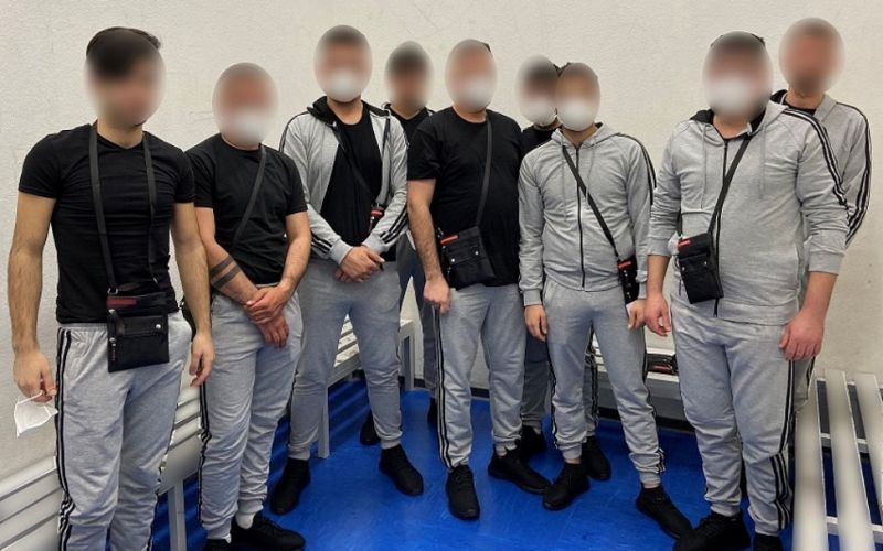 Απίστευτο : Ντύθηκαν… ομάδα βόλεϊ και προσπάθησαν να φύγουν από την Ελλάδα – Τους συνέλαβαν στο αεροδρόμιο