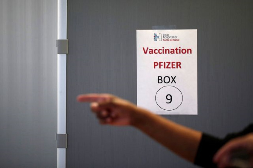 Ηλίας Μόσιαλος : «Ισχυρή ανοσοαπόκριση μετά από μία μόνο δόση του εμβολίου της Pfizer»