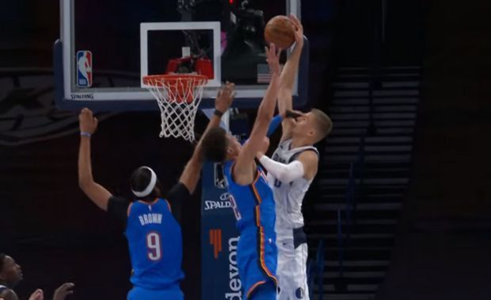 Απίθανος Πορζίνγκις στην κορυφή του Top-10 (vid)