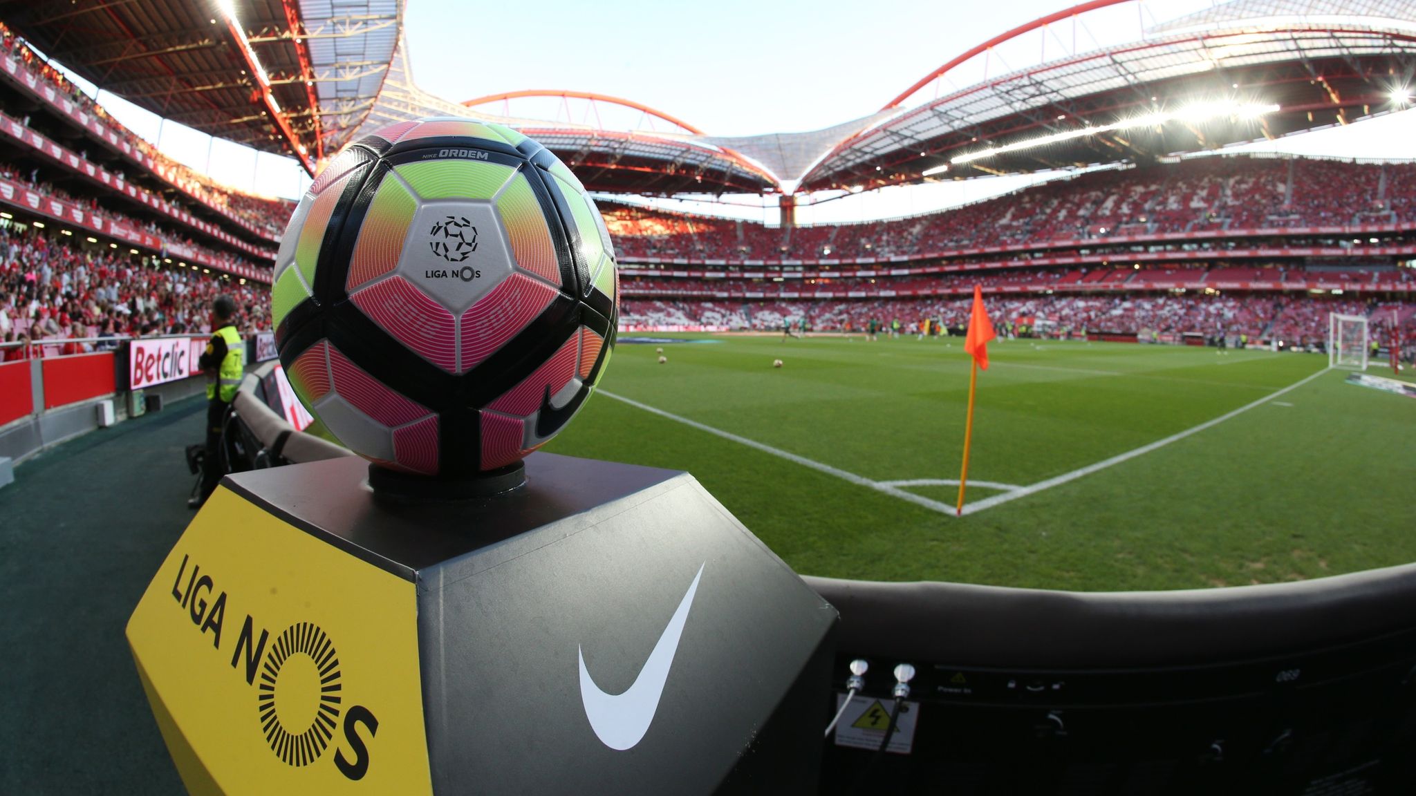 Πορτογαλία : Επιστρέφουν οι οπαδοί στα γήπεδα