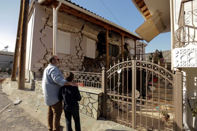 Δύσκολη νύχτα στη Θεσσαλία : Σε σκηνές και ξενοχοδεία από τον φόβο μεγάλου μετασεισμού (pics+vids)