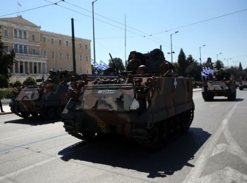 Δεν θα γίνουν μαθητικές παρελάσεις στις 25 Μαρτίου – Τι θα γίνει με την στρατιωτική παρέλαση