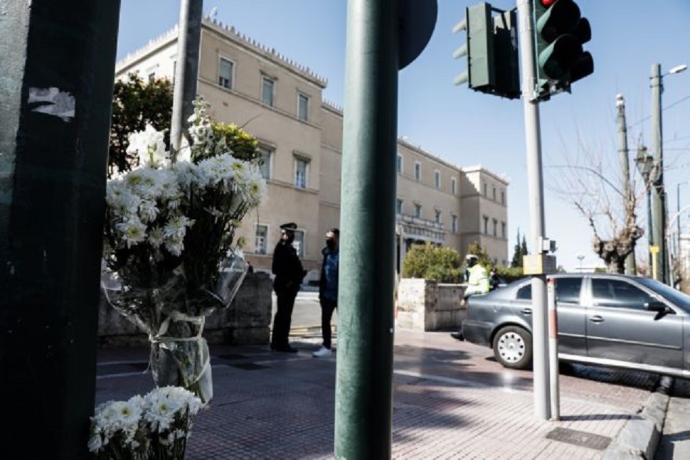 Τροχαίο στη Βουλή : Συγκλονίζει αυτόπτης μάρτυρας – «Το παιδί μου έκλαιγε και φώναζε ο κύριος χτύπησε, ο κύριος πέθανε» (vid)