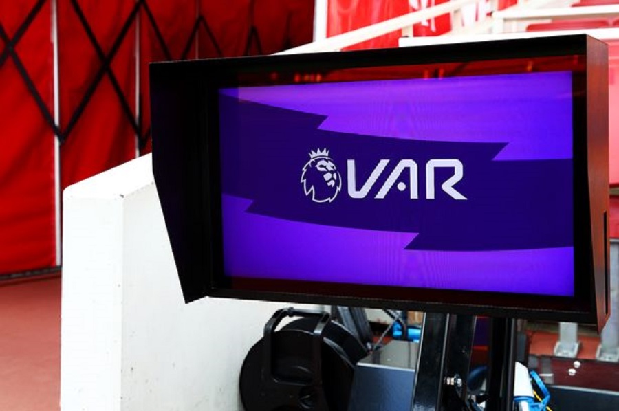 Η Premier League στέλνει στις ομάδες τα ηχητικά των διαιτητών με τον VAR