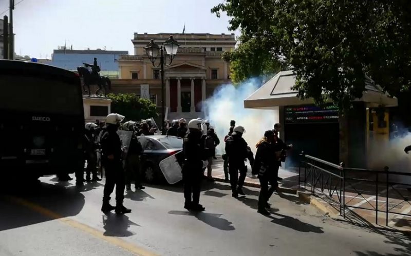 Ένταση και χημικά στη συγκέντρωση υπέρ του Κουφοντίνα στο κέντρο της Αθήνας (pics+vids)