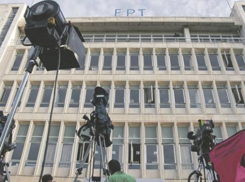 Χαμός στην ΕΡΤ με νεόκοπη παρουσιάστρια «βύσμα» – Οι τσαμπουκάδες με τεχνικούς και η παράλληλη μπίζνα