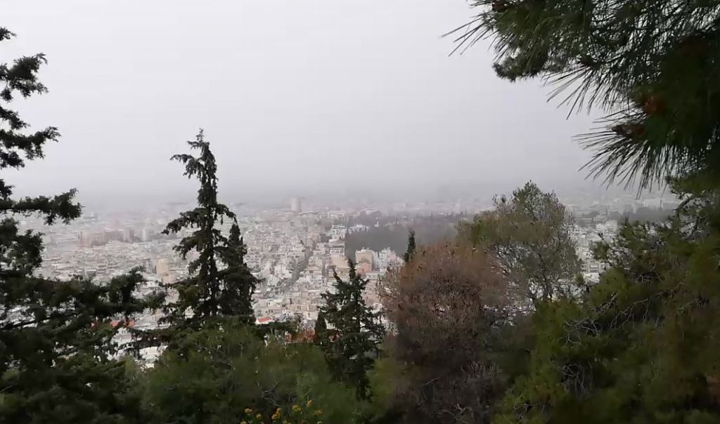 Χιόνια μέχρι και στο κέντρο της Αθήνας – Έπεσαν οι πρώτες νιφάδες (pics+vids)