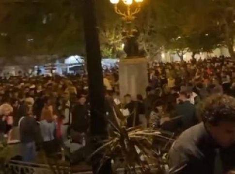 Πλατεία Αγίου Γεωργίου : Γιατί δεν επενέβη αστυνομία στο κορoνοπάρτι των 3.000 ατόμων