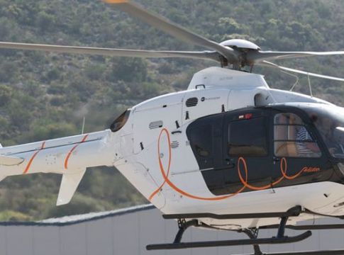 Πάσχα: Με ιδιωτικά ελικόπτερα φεύγουν για γιορτές στα νησιά (vid)