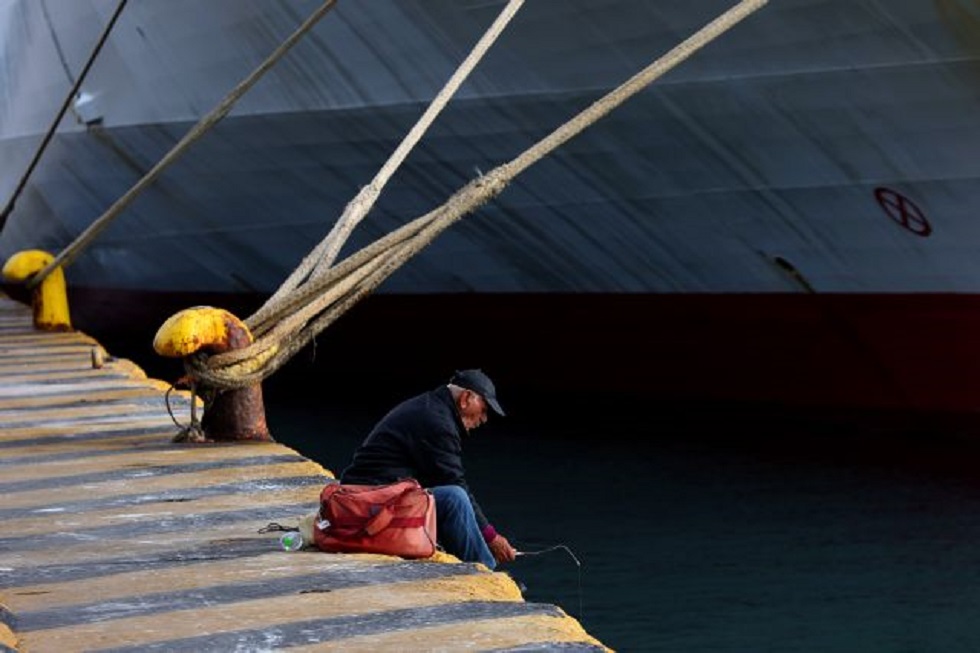 Σύγχυση στις διαδημοτικές μετακινήσεις – Ουρές αυτοκινήτων προς Σαλαμίνα, αλλά «έφαγαν πόρτα»