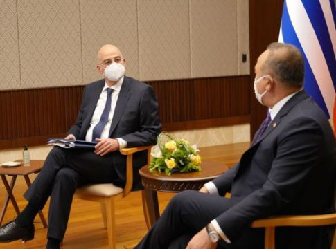 «Σκάνδαλο και μεγάλη κρίση» : Οργιάζουν τα τουρκικά ΜΜΕ για τη σύγκρουση Δένδια – Τσαβούσογλου (pics+vid)