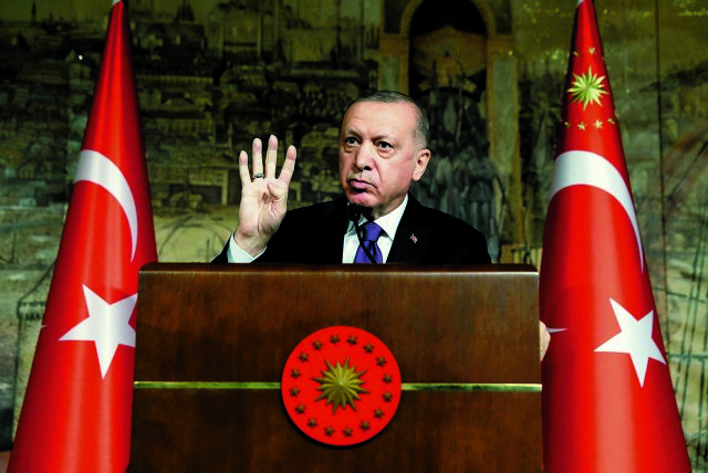 Στο χείλος του γκρεμού η τουρκική λίρα, η οικονομία και ο Ερντογάν