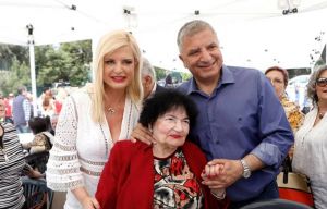 Ξεχωριστό μνημόσυνο της Μαρίνας για τα εξάμηνα της μητέρας του Γιώργου Πατούλη στο Νεκροταφείο Αμαρουσίου