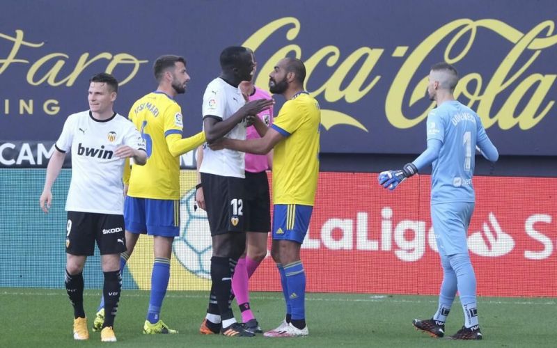 Ιστορικό πρωτοσέλιδο της Marca κατά του ρατσισμού (Pic)