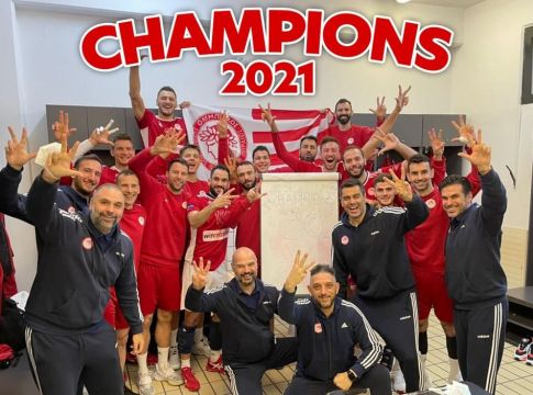 Ολυμπιακός : Οι πανηγυρισμοί για την κατάκτηση του πρωταθλήματος (pic)