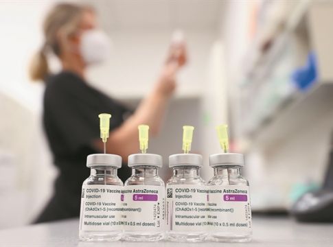 15 απαντήσεις σε κρίσιμα ερωτήματα για το εμβόλιο της AstraZeneca