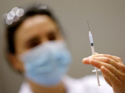 Εμβόλιο Pfizer : Επισπεύδονται οι παραδόσεις στην ΕΕ εν μέσω ανησυχίας για την J&J