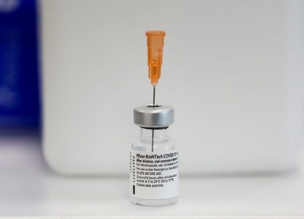 Σπουδαία έρευνα : Αυτές είναι οι παρενέργειες των εμβολίων ανά ηλικία – Τι ισχύει για Astra Zeneca, Moderna, Pfizer και J&J