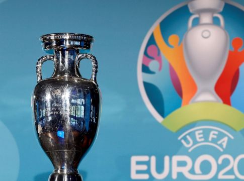 EURO : Με κόσμο όλα τα γήπεδα, αποφασίζει η UEFA για το ποσοστό