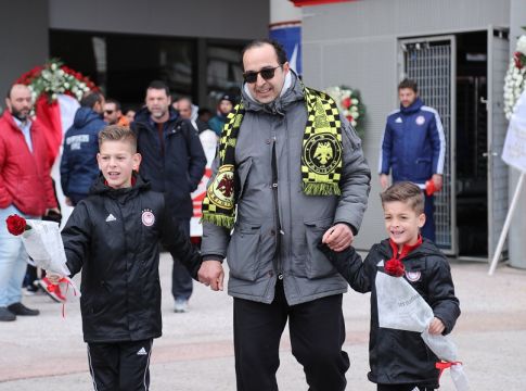 Η συγκινητική ανάρτηση του Γαβαλά για τον πατέρα με το κασκόλ της ΑΕΚ που τίμησε τα θύματα της Θύρας 7 (pic)