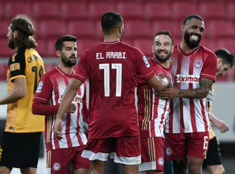 Ολυμπιακός: Το Καραϊσκάκη «ζαλίζει» την ΑΕΚ (vids)