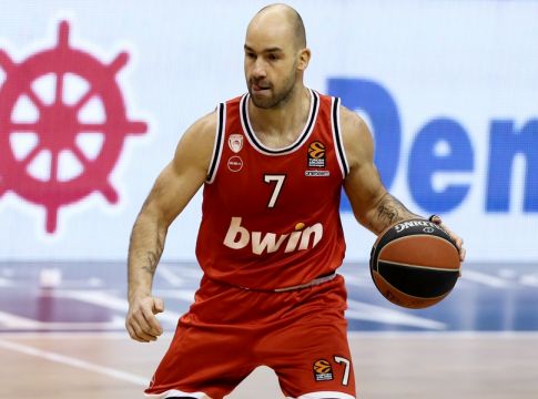Το δεύτερο μέρος του αφιερώματος του Ολυμπιακού στον Βασίλη Σπανούλη