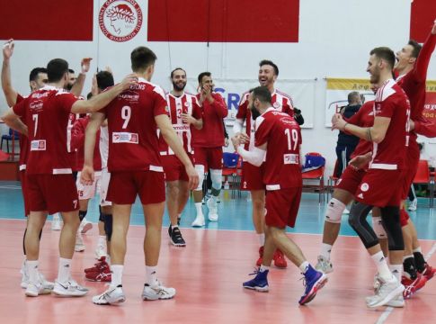 Volleyleague : Στέφεται πρωταθλητής στην Πυλαία ο Ολυμπιακός