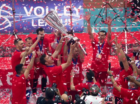 Ολυμπιακός : Η απονομή και οι πανηγυρισμοί των πρωταθλητών (pics+vids)