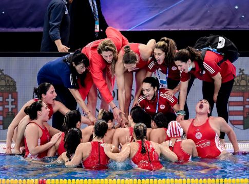 Ολυμπιακός – Ντουναϊσβάρος τελικός Final 4 Euroleague Πόλο Γυναικών στο One Channel