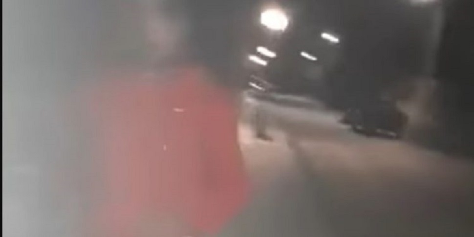Θρίλερ στη Βούλα: 23άχρονη τράβηξε βίντεο τον άνδρα που προσπάθησε να τη βιάσει (vid)