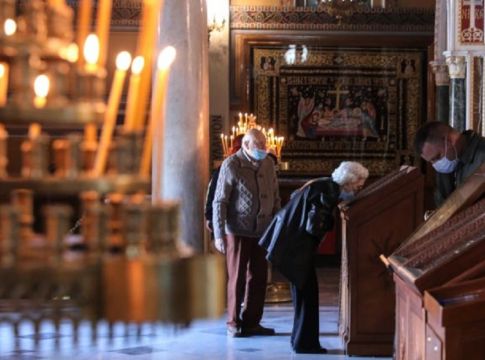 Πάσχα: Όλα τα μέτρα που θα ισχύσουν για εκκλησίες, πασχαλινό τραπέζι και απαγόρευση κυκλοφορίας