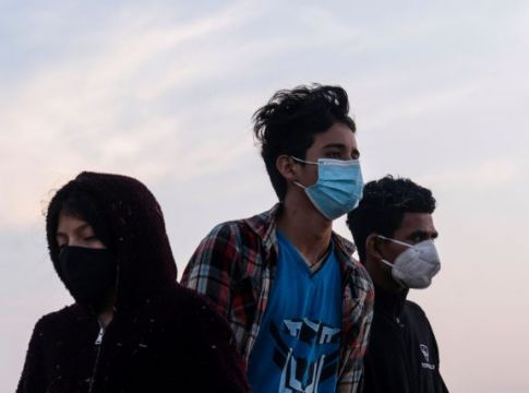 Εγκλεισμοί μέσα στον εγκλεισμό : Η πανδημία συντρίβει τις μεταναστευτικές κοινότητες της Ελλάδας
