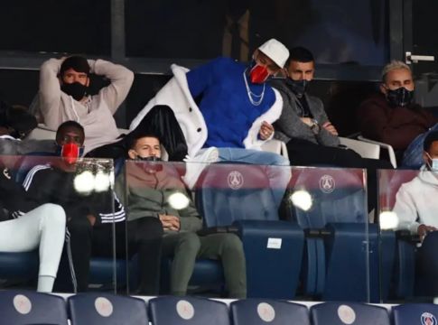 Με γούνινο παλτό ο Νεϊμάρ στο παιχνίδι της Παρί Σεν Ζερμέν (pic)