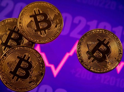 Bitcoin : «Βουτιά» 15% για το κρυπτονόμισμα