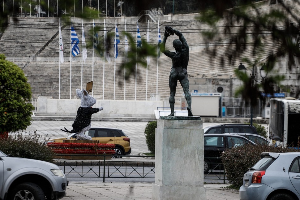 Lockdown: Γιατί ανοίγουν από αύριο οι διαδημοτικές μετακινήσεις και γιατί… παρέμεινε το SMS (vids)