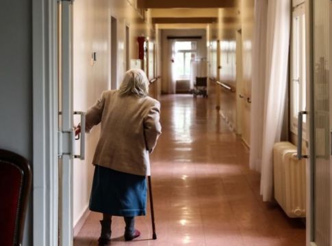Σοκαριστικές αποκαλύψεις για το γηροκομείο στα Χανιά – «Τους χτυπούσαν, είδα να πεθαίνουν»