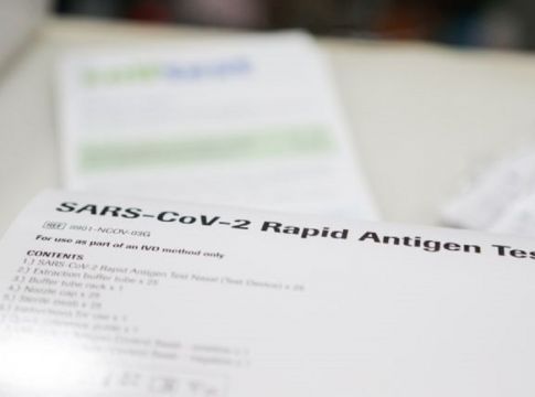 Σαρηγιάννης : «Θα υπάρξει αποκλιμάκωση με τα self test» (vid)